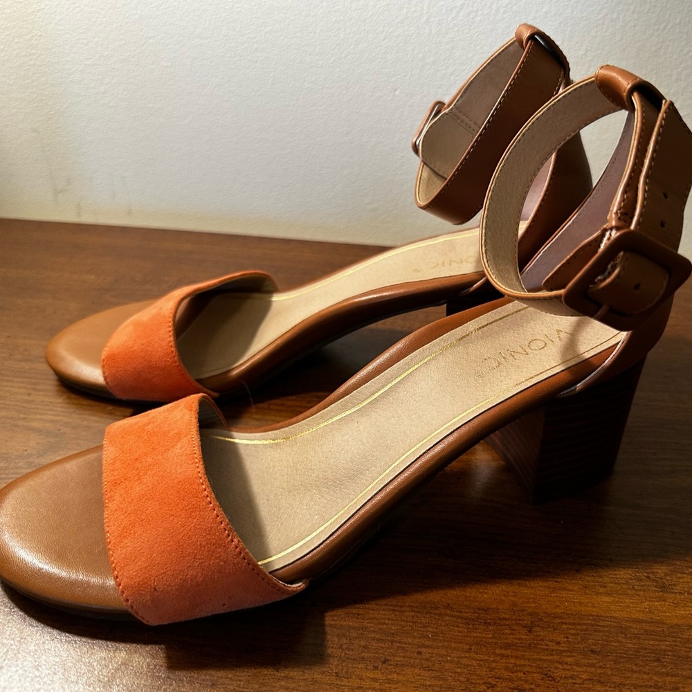 Women’s Vionic Heeled sandals size 10
